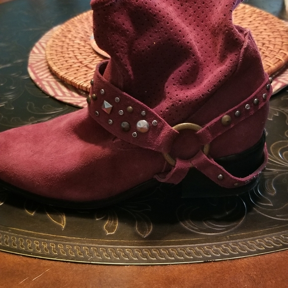 Twiggy London Red Burgundy Studded ankle boots - Picture 2 of 3